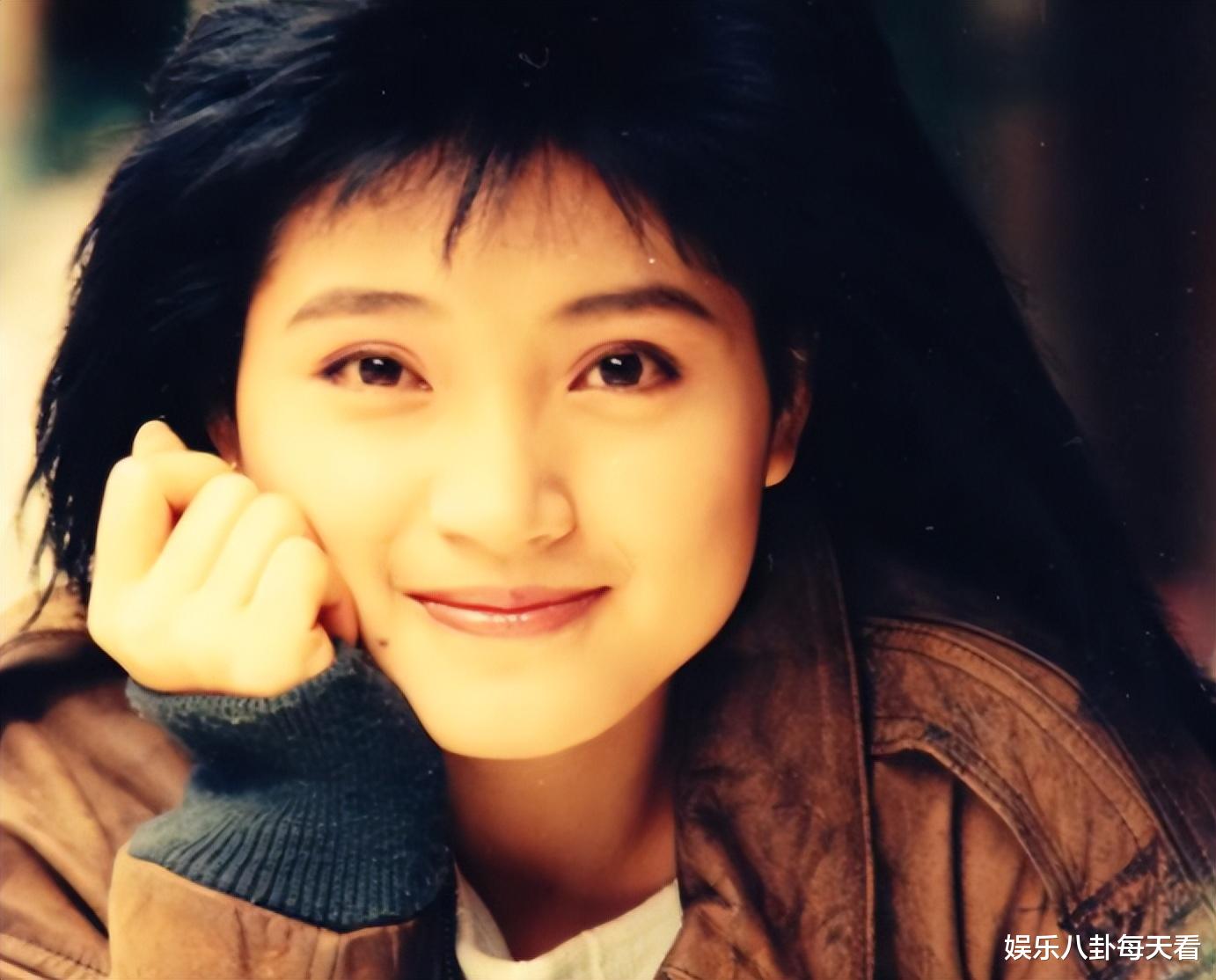 她是娱乐圈“最干净”的女歌星，56岁仍是完璧之身，至今没谈过恋爱