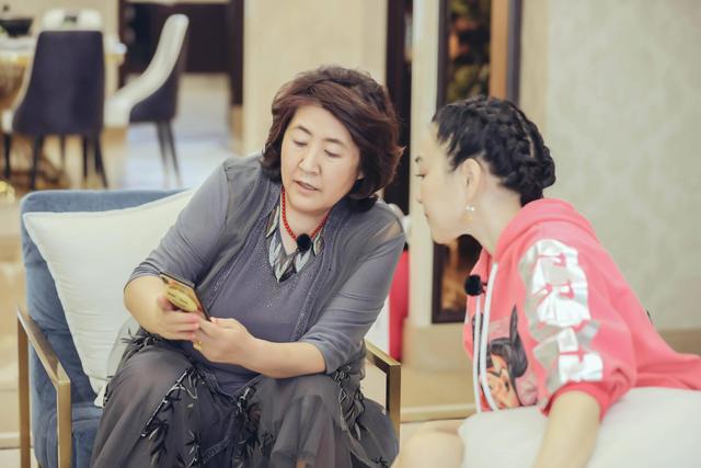 钟丽缇|52岁钟丽缇和张伦硕求子拼四胎:女人有颜有钱,照样输给爱情?