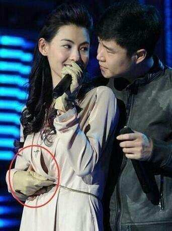 43岁张柏芝在杭州停车场出事!被困电梯半个小时,靠电闸锯开得救