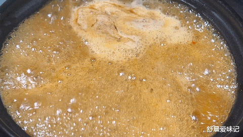 木耳|20元一份的砂锅鸡在家自己做,色泽红润看着有食欲,软烂易脱骨