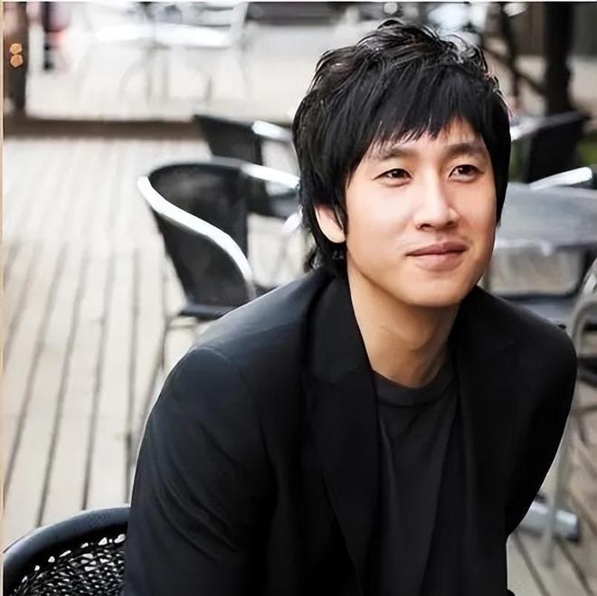 48岁知名男星举行葬礼!金喜善等超100位明星出席,妻儿全程痛哭