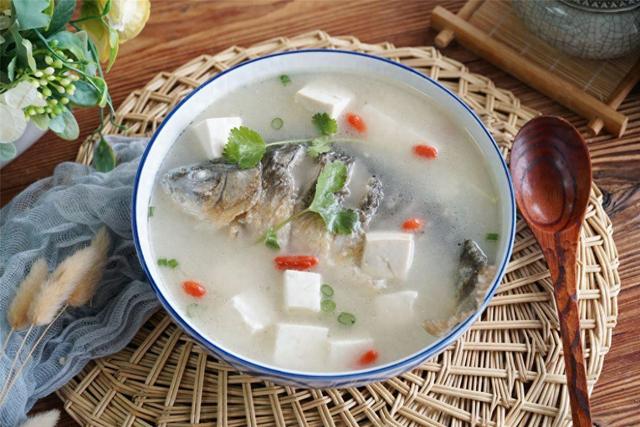 牛肉丸|买鲫鱼，要分清“土鲫”和“工程鲫”，差别挺大，买错难吃不鲜美