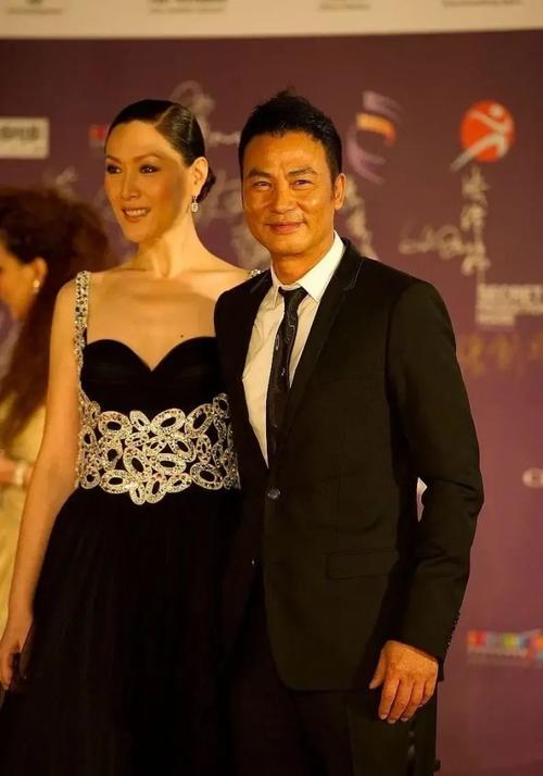 演员任达华:出道43年0绯闻,为爱丁克,50岁老来得子泪流满面