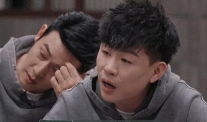 心狠的唐禹哲告诉观众，在《披荆斩棘》想生存，抱团是最有没用的