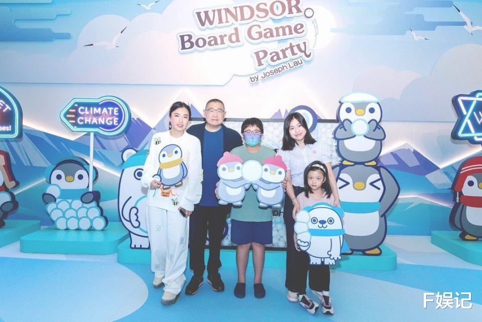 甘比儿子当老板获大刘一家捧场 吕丽君女儿则晒个人旅游照吸引关注