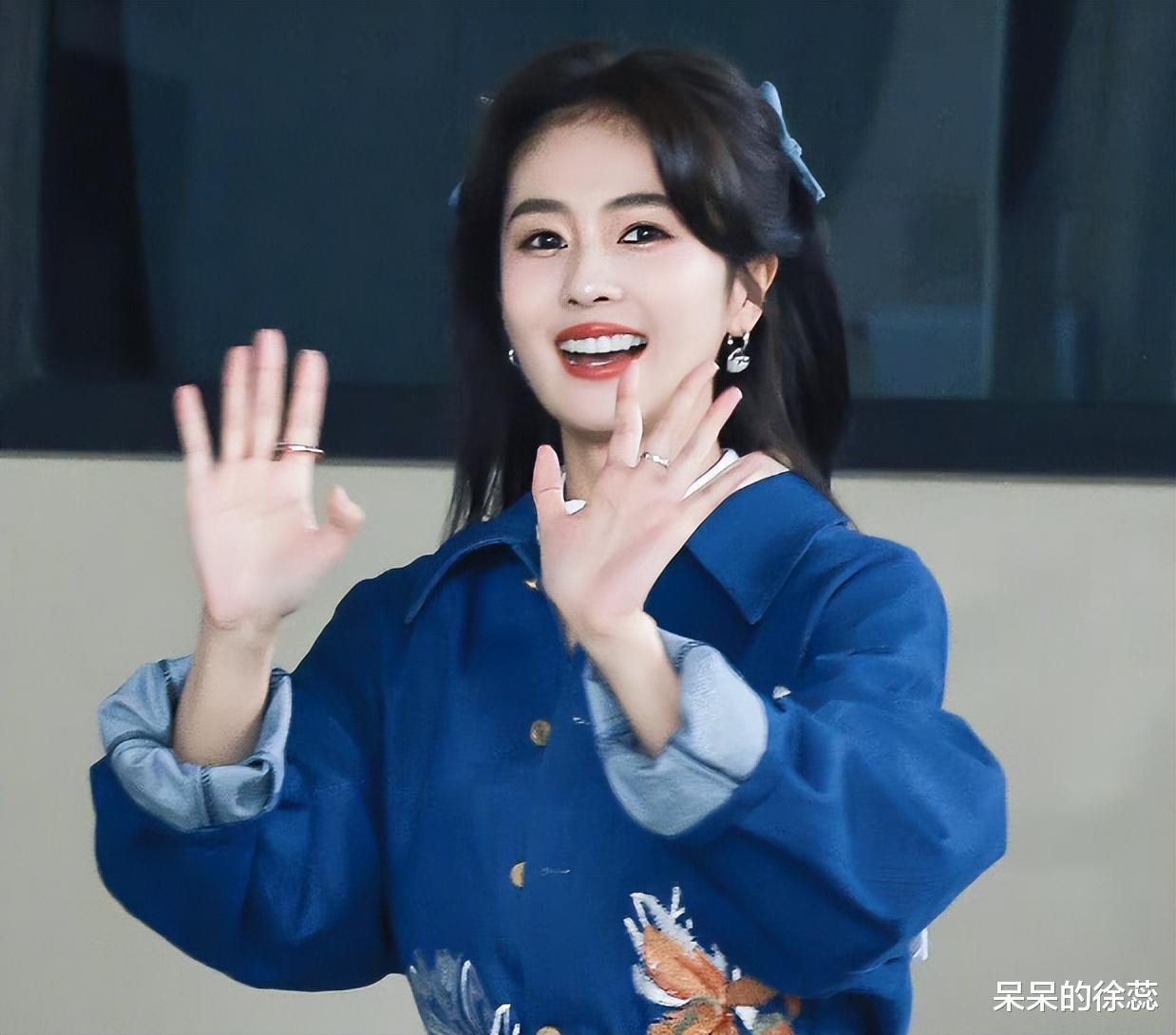 《跑男》合照，李晨稳占C位，孟子义蔡文静“抱团”，白鹿太受宠