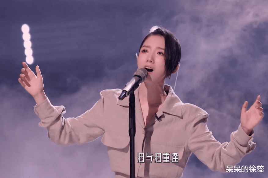 《舞台2023》大爆,两人镀金成功,两人存在感低,而她不如不来