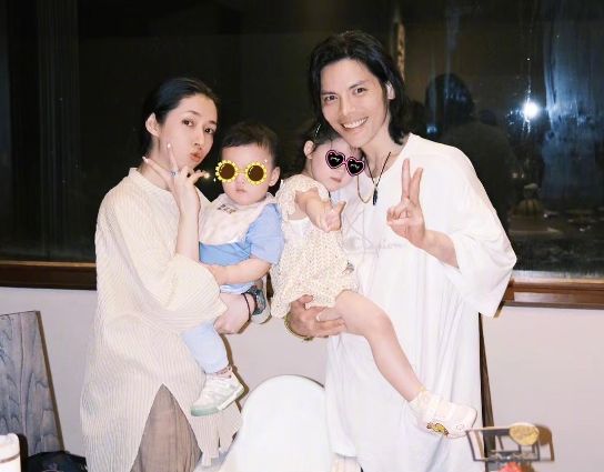 郭碧婷和老公走红毯大变样!油头憔悴眼神空洞,向佐穿裙子瘦脱相