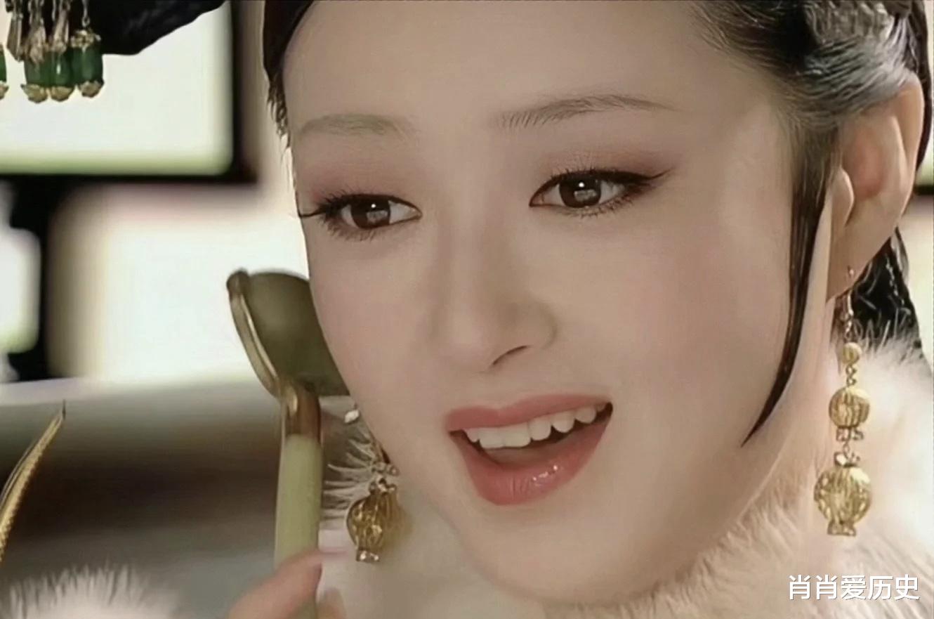 上海这夜,被“露大腿”的孙俪惊艳,一脸富贵相,留长发颜值回春