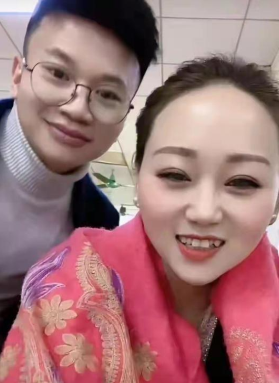 “连体夫妇”走红后,无腿丈夫抛妻弃子另寻他欢,现状令人唏嘘