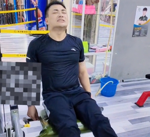 曝网红萧俊同时与30位女友交往，致多人怀孕流产，聊天记录曝光