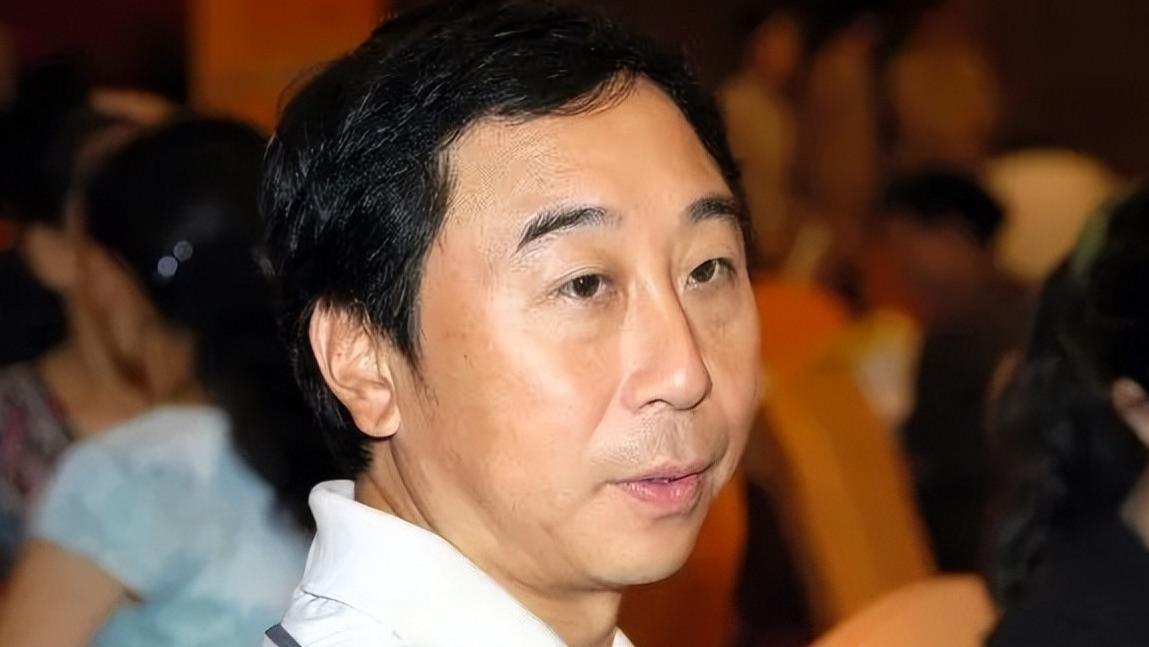 冯巩|“孝子”冯巩，连续33年登上央视春晚，因母亲一番话泪洒舞台