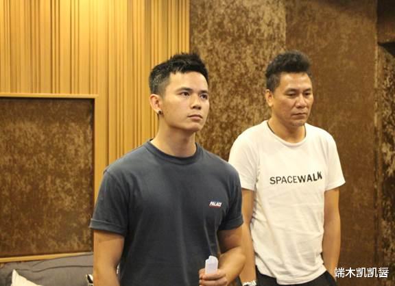 毕夏深夜悼念张恒远,刚过头七就扯改嫁事宜,墓碑曝光称呼引争议