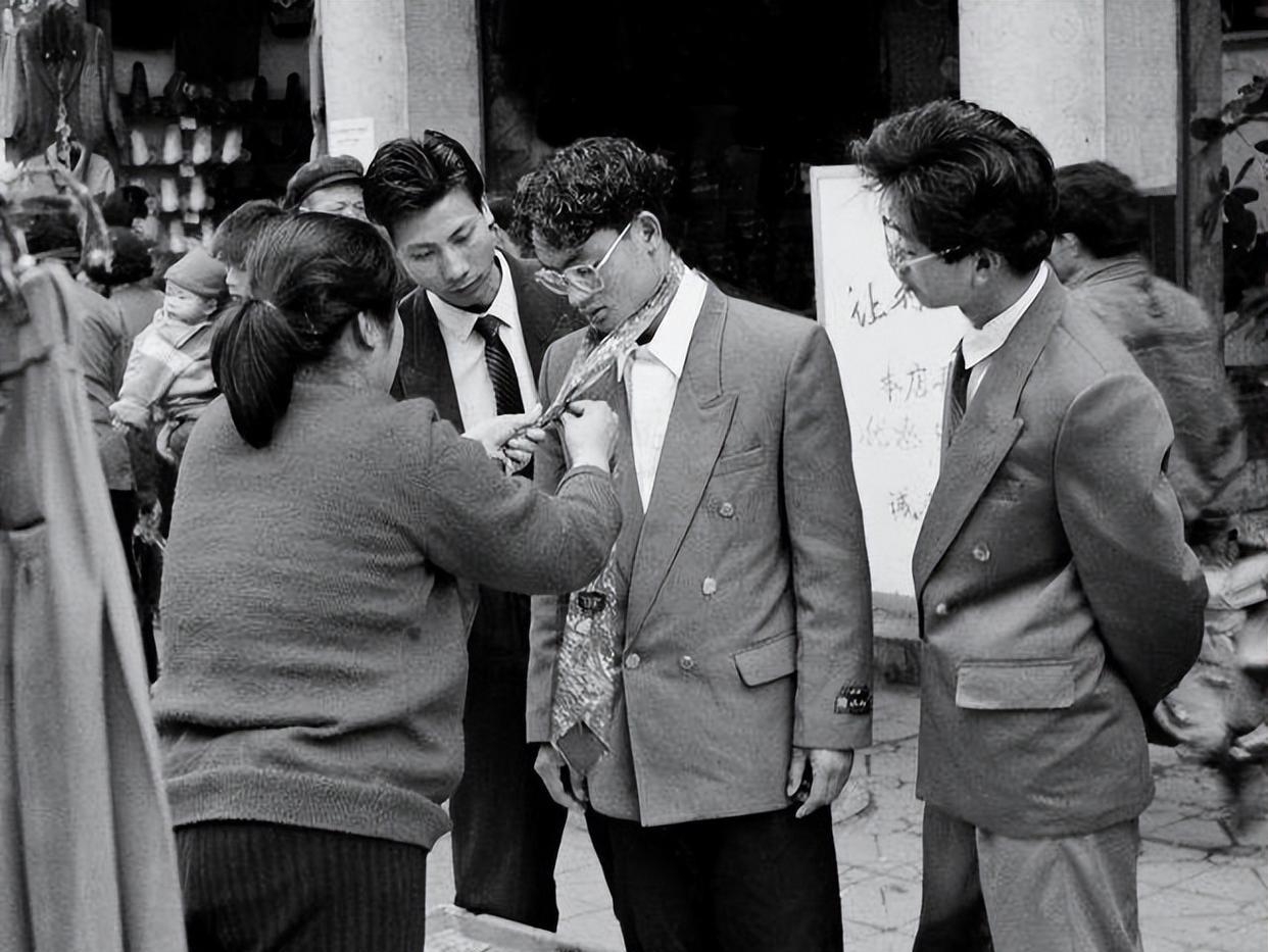 张志铭|中专学历去给首富当司机,因长相被首富妹妹看上,逆袭后身家65亿