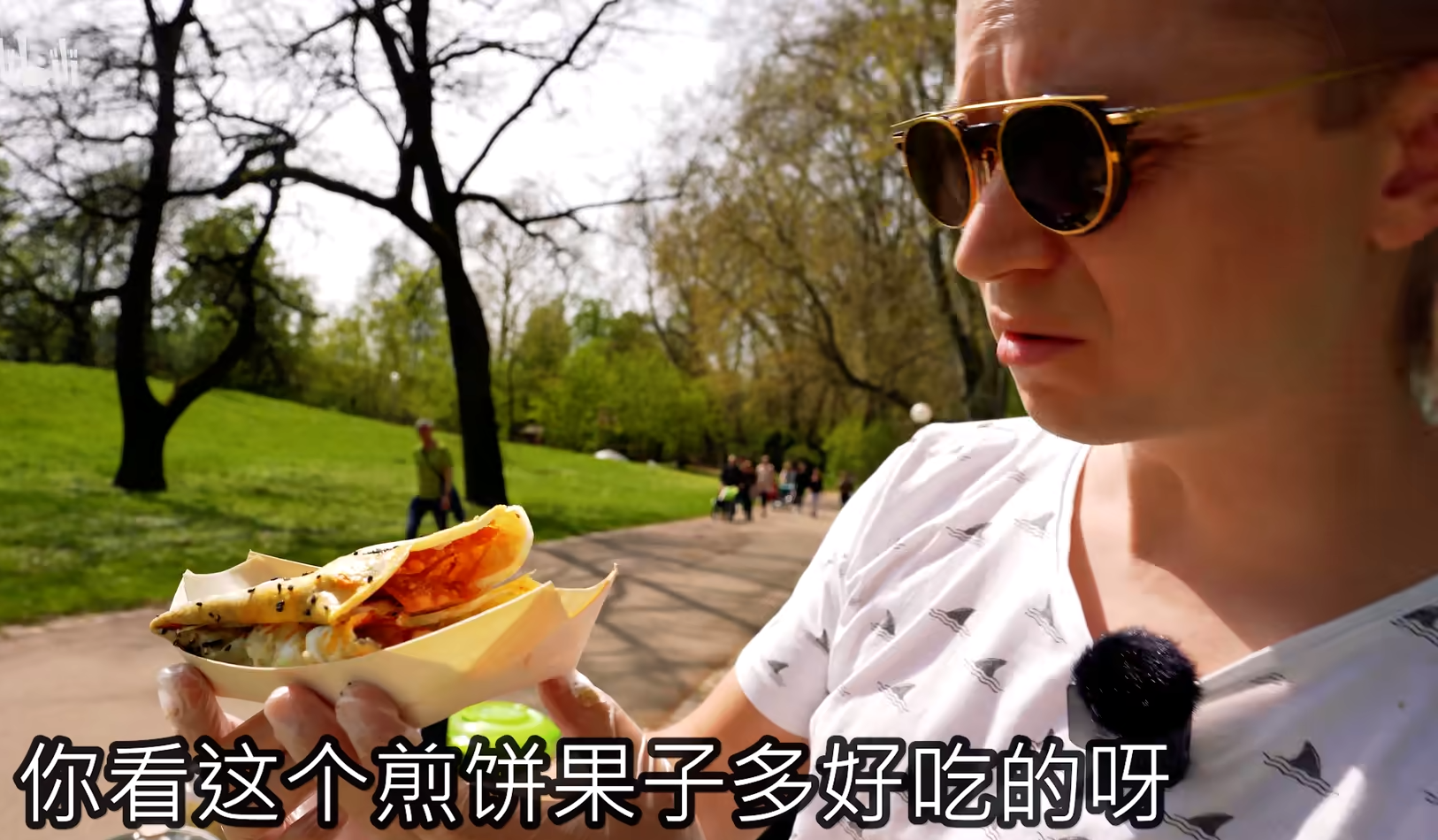 鸡爪|德国网红摆摊卖中餐!580万人围观酸菜烤肉,鸡爪让老外口服心服