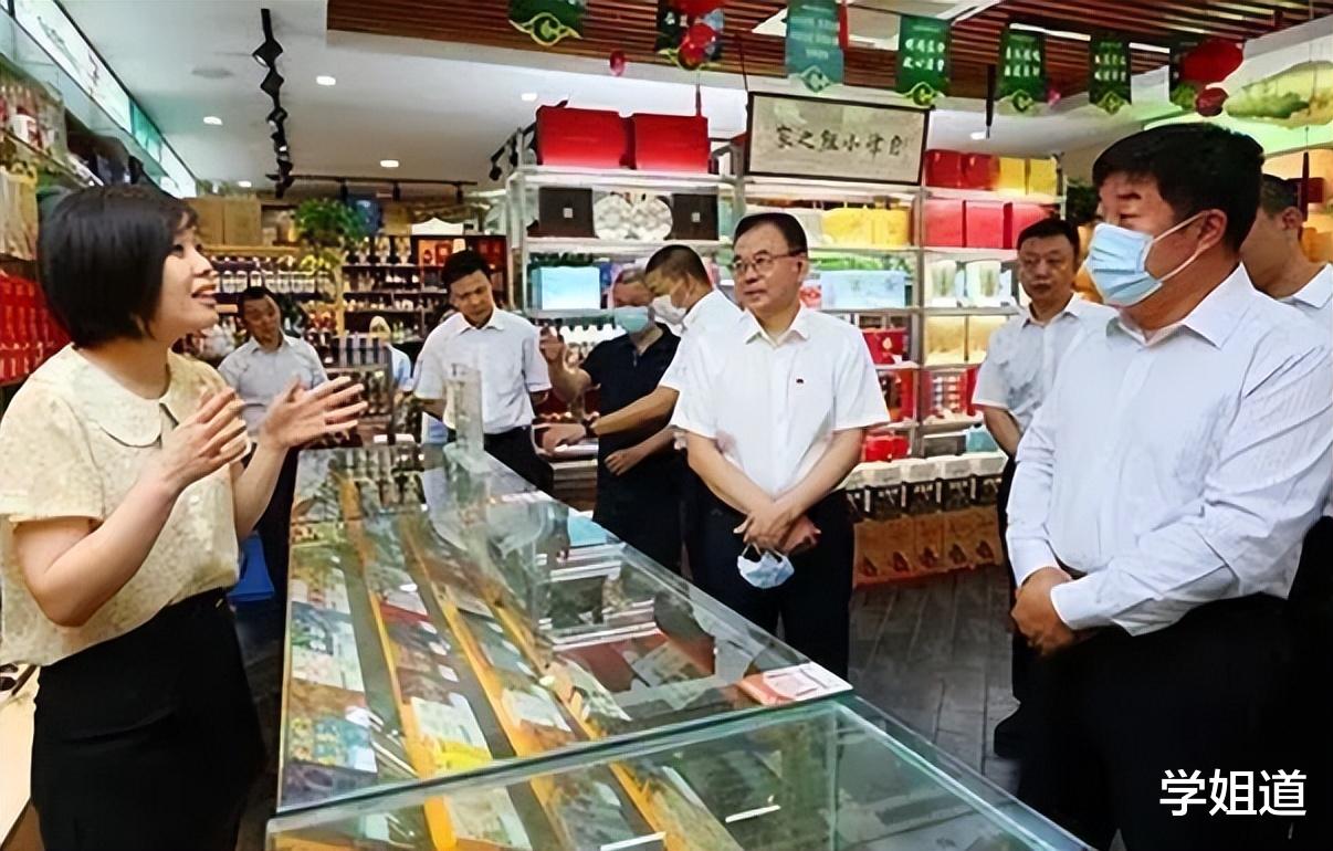 烟草局招考新要求，直系三代不得应聘，评论区：变成“交换生”了