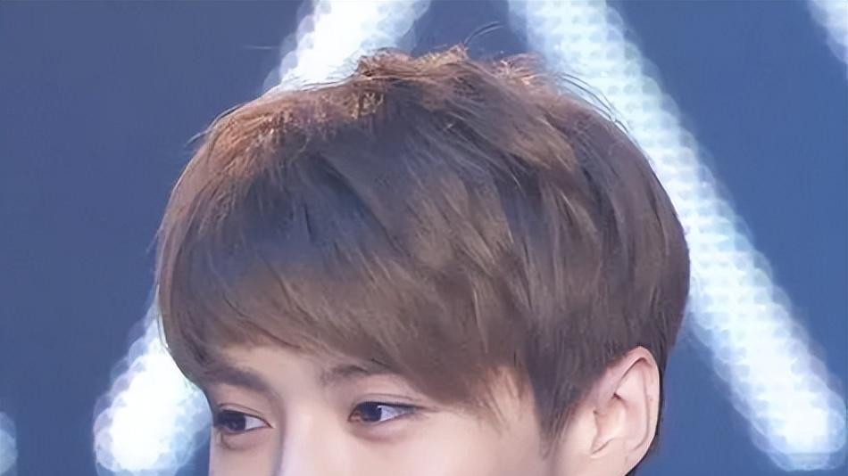 “看似很红，却无戏可拍”的5位男星，鹿晗无可厚非，他令人意外