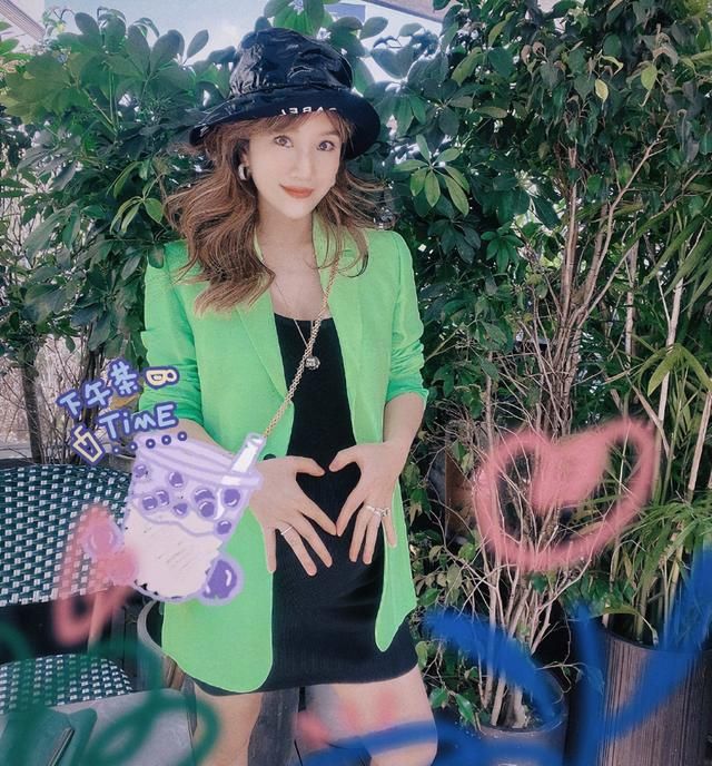 李念|李念官宣三胎产子！产后照白皙漂亮，儿子头发浓密被哥哥姐姐围绕