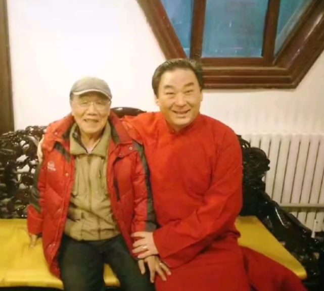 相声演员寇庚儒去世，冯巩曾在央视春晚改编其作品，德云社高峰发文悼念