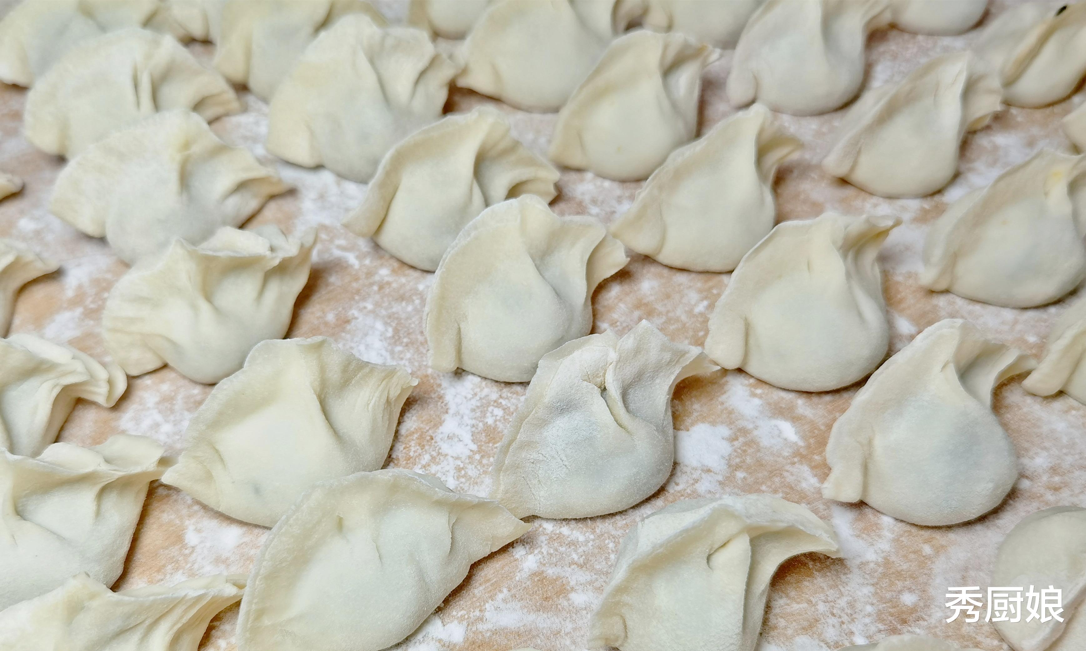 饺子|入秋后包饺子，芹菜韭菜靠边站，用它做馅鲜美多汁，营养又解馋！