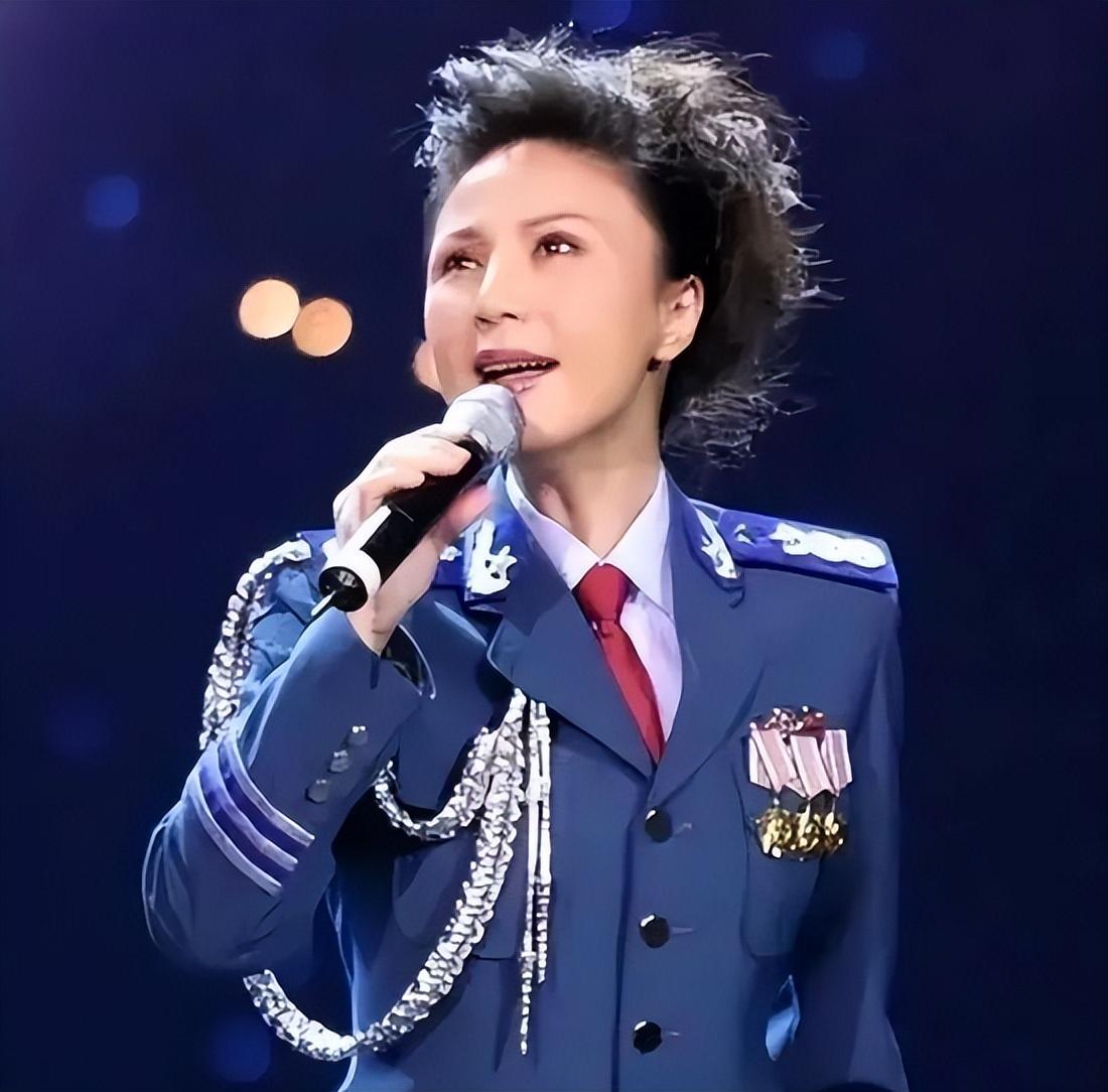 |她曾红过毛阿敏，却因放鸽子被春晚拒之门外，如今54岁依然美丽