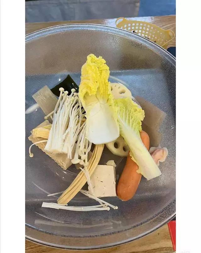 奶茶|“天价麻辣烫”被吐槽：根本吃不起，暴露出当下社会的病态现象