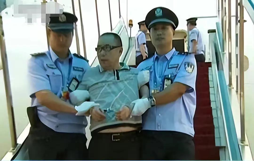 一百万一夜？赖昌星揭露两人真实关系，歌唱家董文华为何会退圈呢？