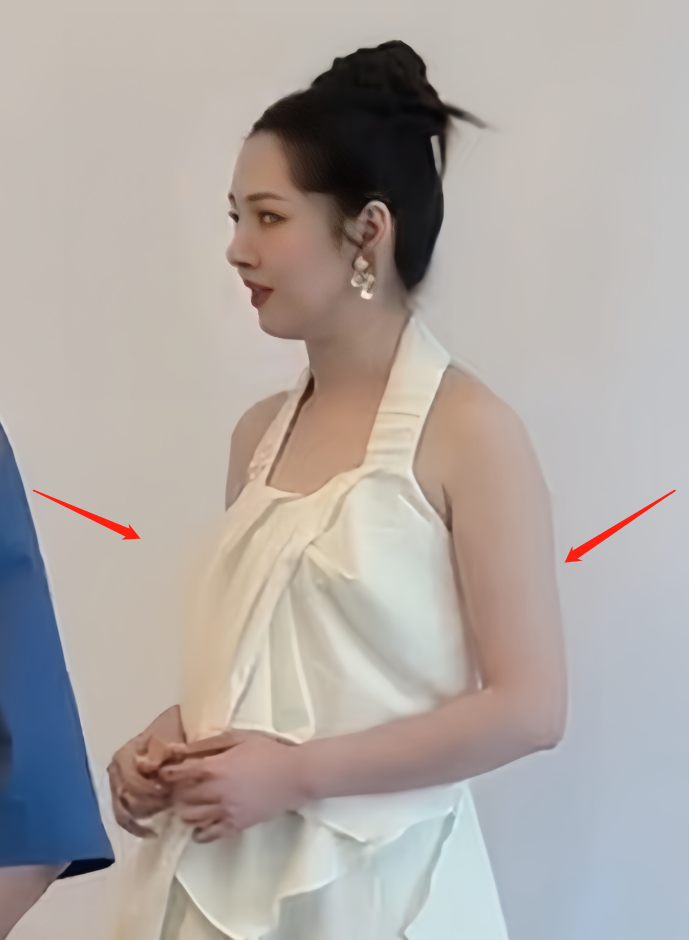 39岁郭碧婷近况认不出!脸型变圆身材发福,撞脸向太福气满满