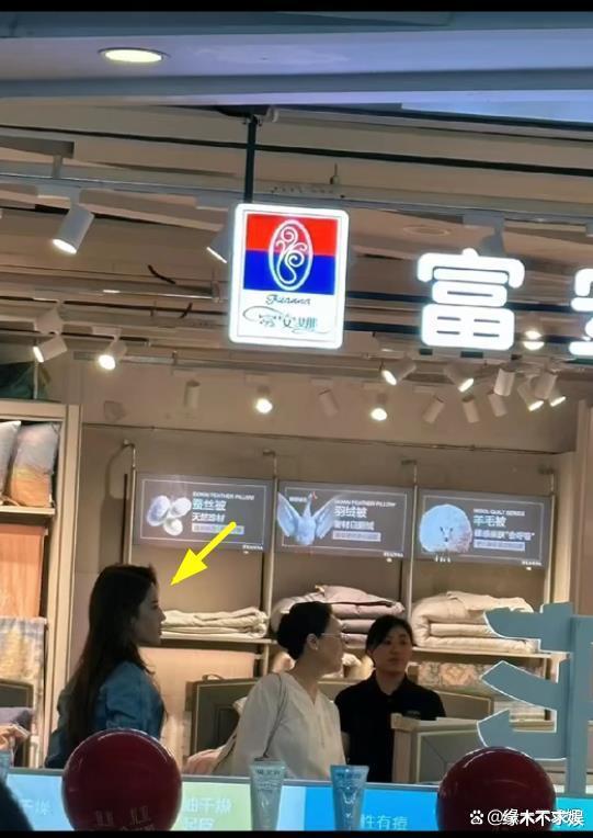 刘亦菲《玫瑰之约》新路透！小腿胖出腿肚子，“妈妈”气质不输她