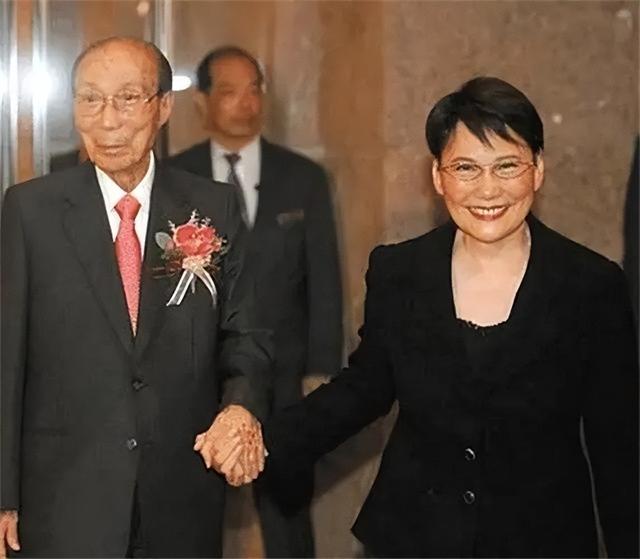 邵逸夫|2014年邵逸夫葬礼:仅2名女星获准出席,子女拒绝继承邵氏公司