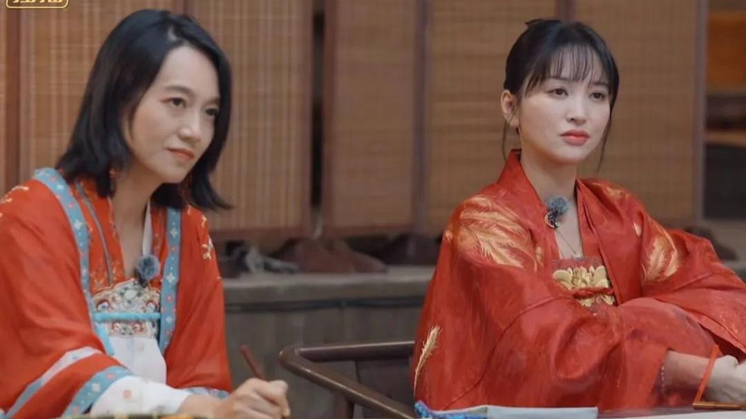 同样是42岁，当朱丹和金莎同框，我才知道自然脸和医美脸的区别