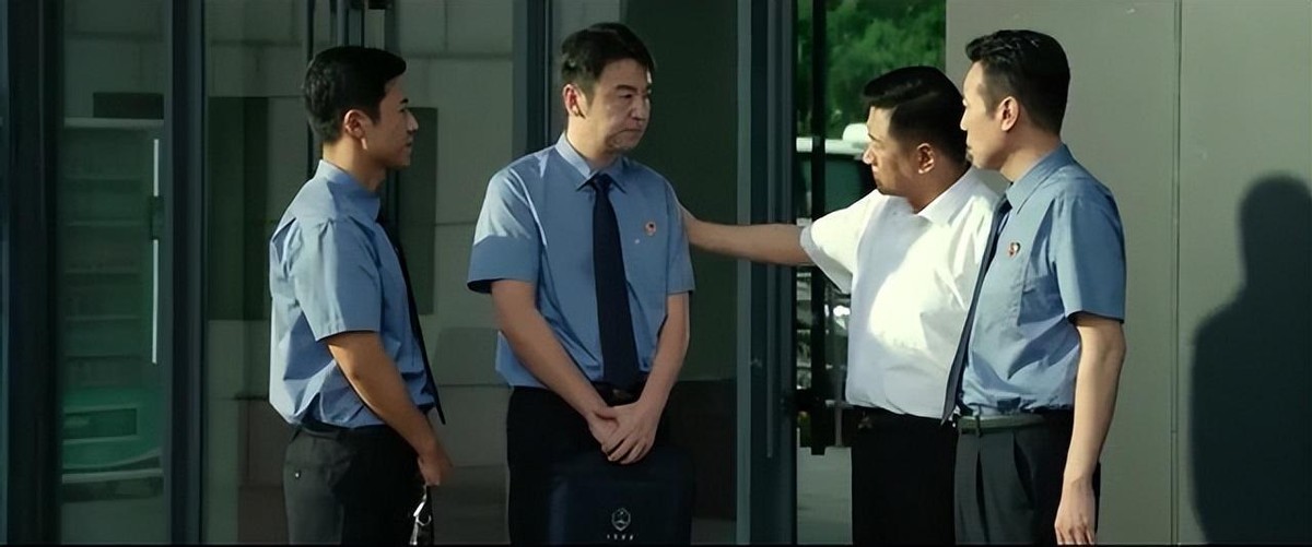 连刷《第二十条》和《飞驰人生2》,一部超上头,一部昏昏欲睡