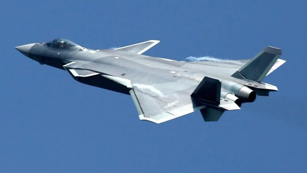 歼20是中国最先进的隐形战斗机,据估算,一架歼20战机造价约6亿人民币