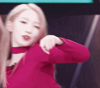 醒醒吧,一部代表作都没有,却高高在上当评委,这些小丑羞不羞