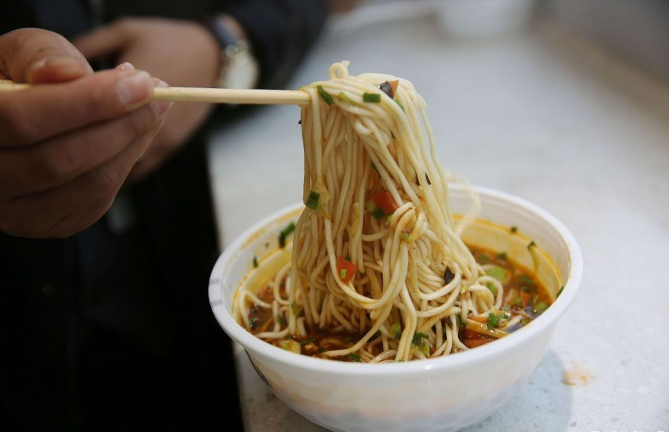 吃面条血糖会升高？提醒：不止面条，6种糖尿病“加速剂”要少吃