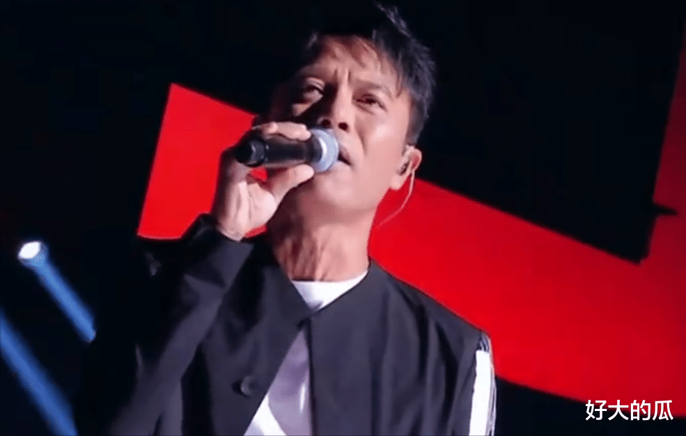 李宇春和华晨宇,2个“混子”歌手,在香港这一晚彻底现了原形