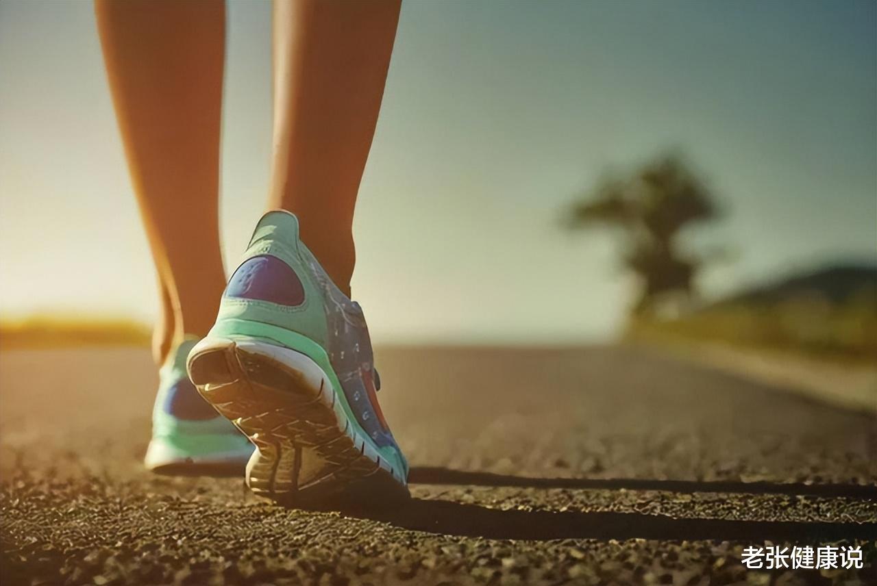 坚持走路锻炼好处多，但这4个小细节，也要注意到
