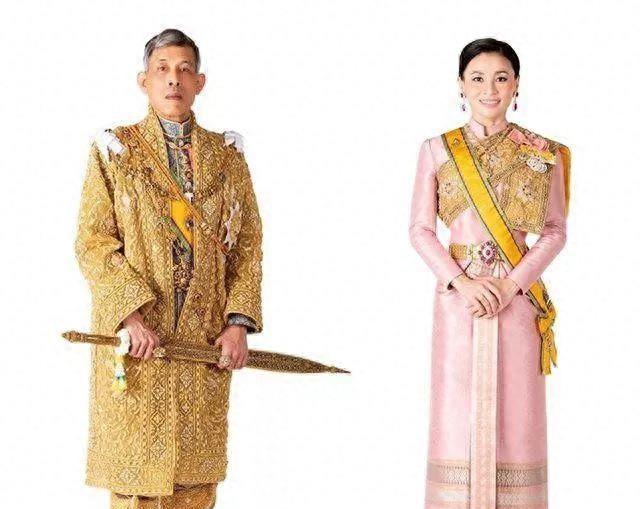 泰国王室官宣国王王后最新肖像照!一身金色裙,比当时的贵妃都惊艳