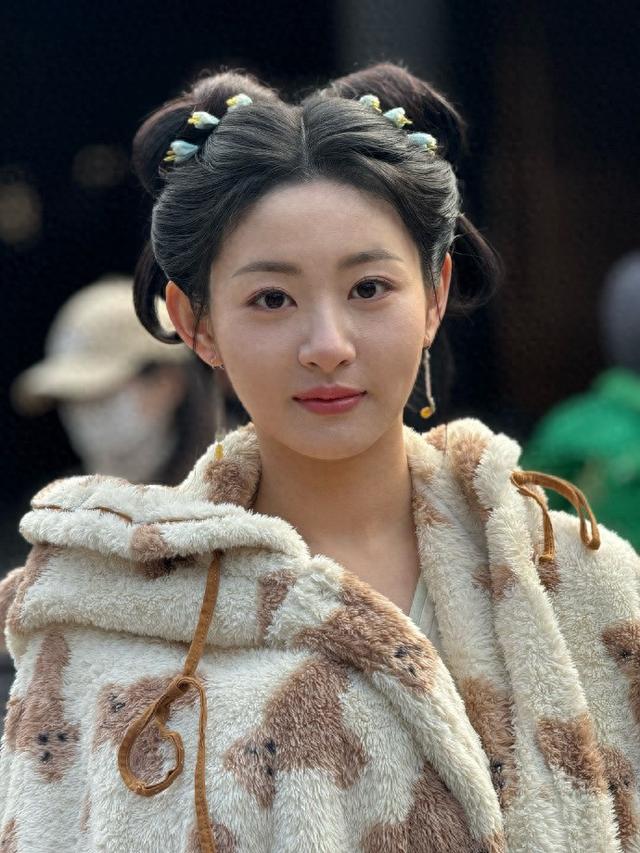 于正嫌旗下女艺人赵晴92斤胖，遭徐娇怒怼，于正回应：她爸妈也觉得她胖，已和徐娇解开误会，感谢仗义执言