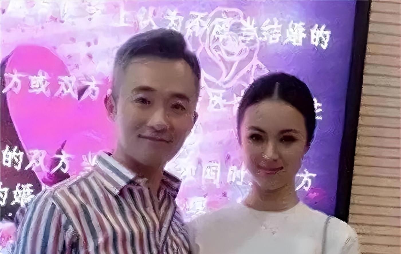 程雷和妻子王萌萌的感情,虽年纪相差18岁,但依旧甜蜜如初