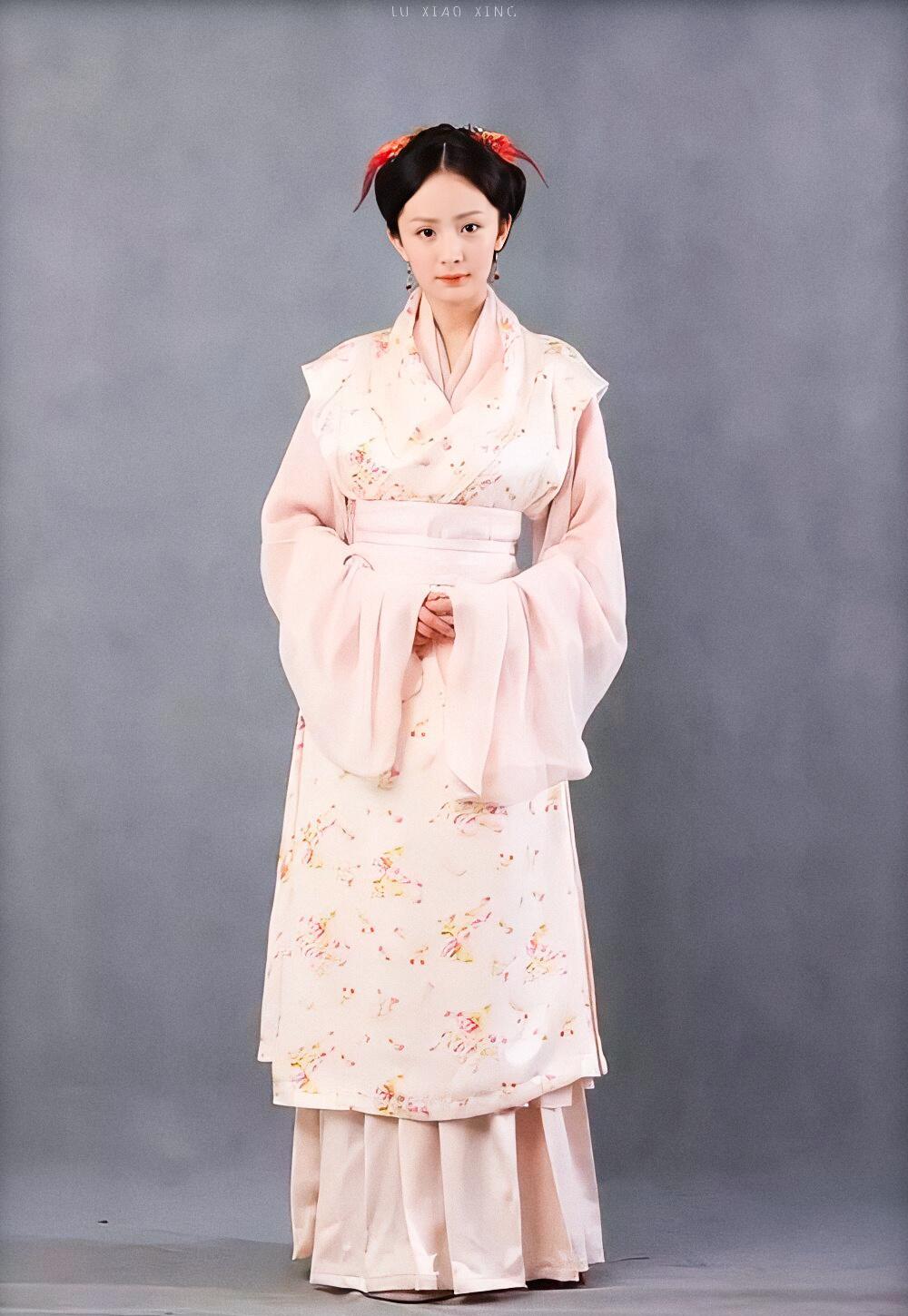 杨幂 杨幂《红楼梦》的定妆照，美人就是美人，剃掉眉毛也一样美！
