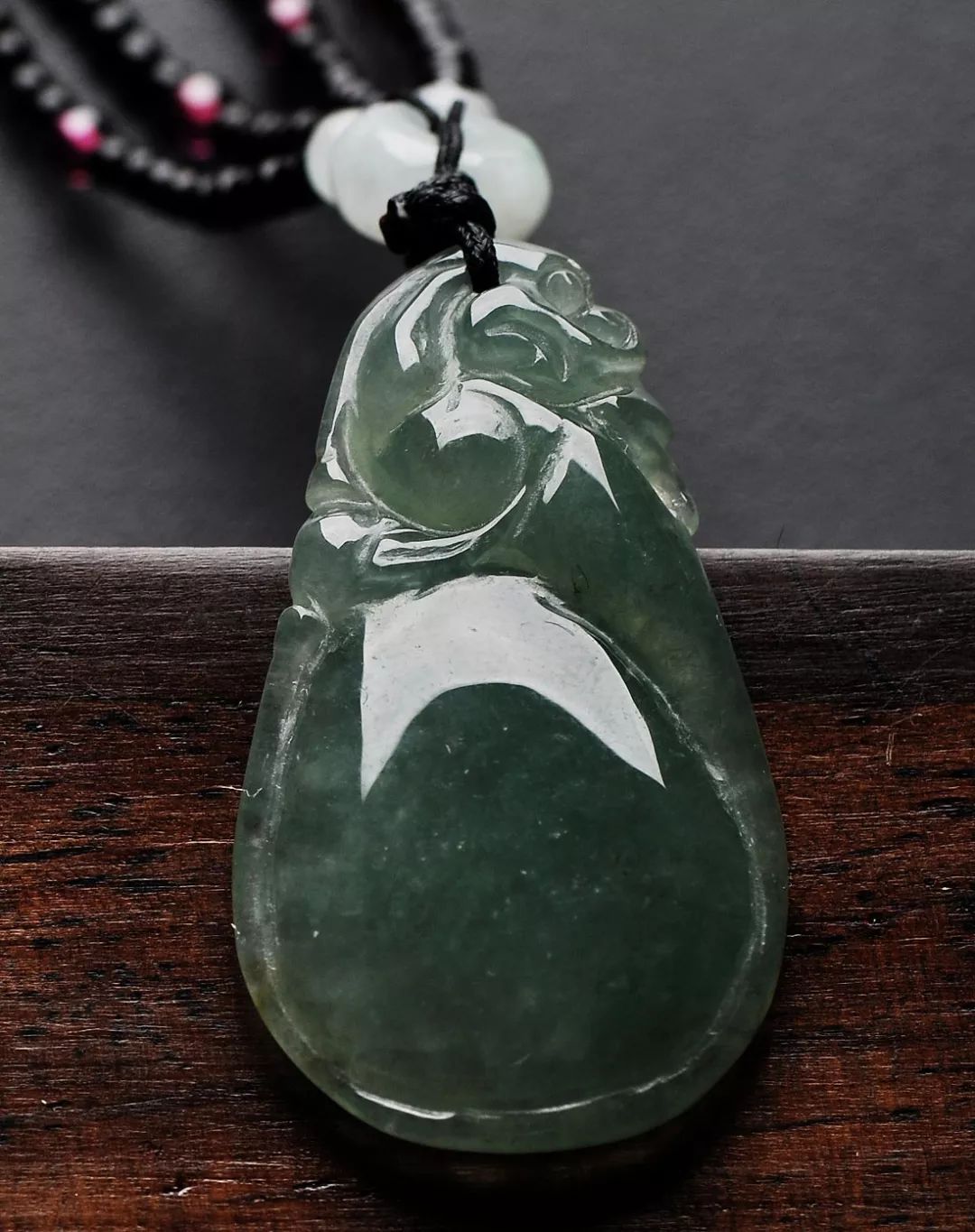 翡翠|蓝水翡翠跟油青种翡翠有什么关系?