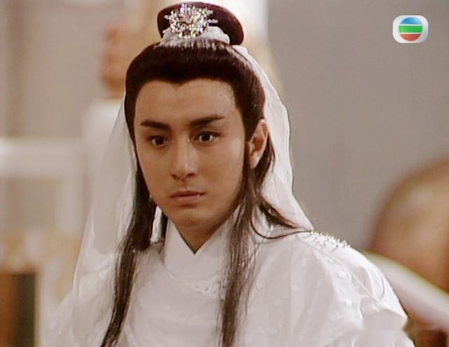 颜值不行就别甩锅给发型了,驾驭得了“鬓角龙须”的,只服这9位