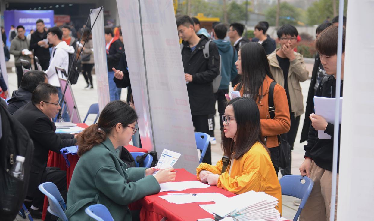 |屡试不爽,本科年薪16.8万博士33.6万,椰树集团花式招聘再引争议