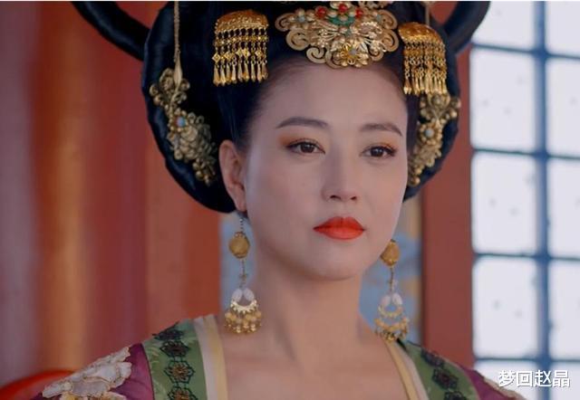 陈羽凡|过气艺人窘况：县城演出、直播被嘲、猛拍烂片，脸当鞋垫子