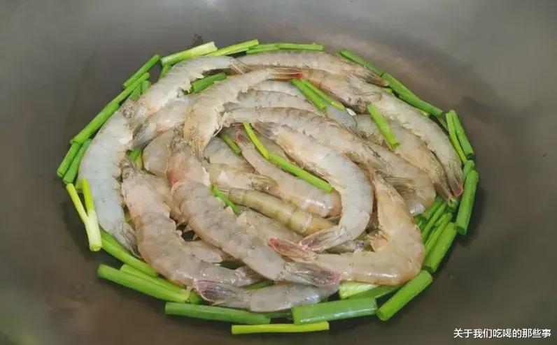 白灼虾|做白灼虾，别直接下锅煮，渔民教你做法，滋味鲜美，虾肉有弹性