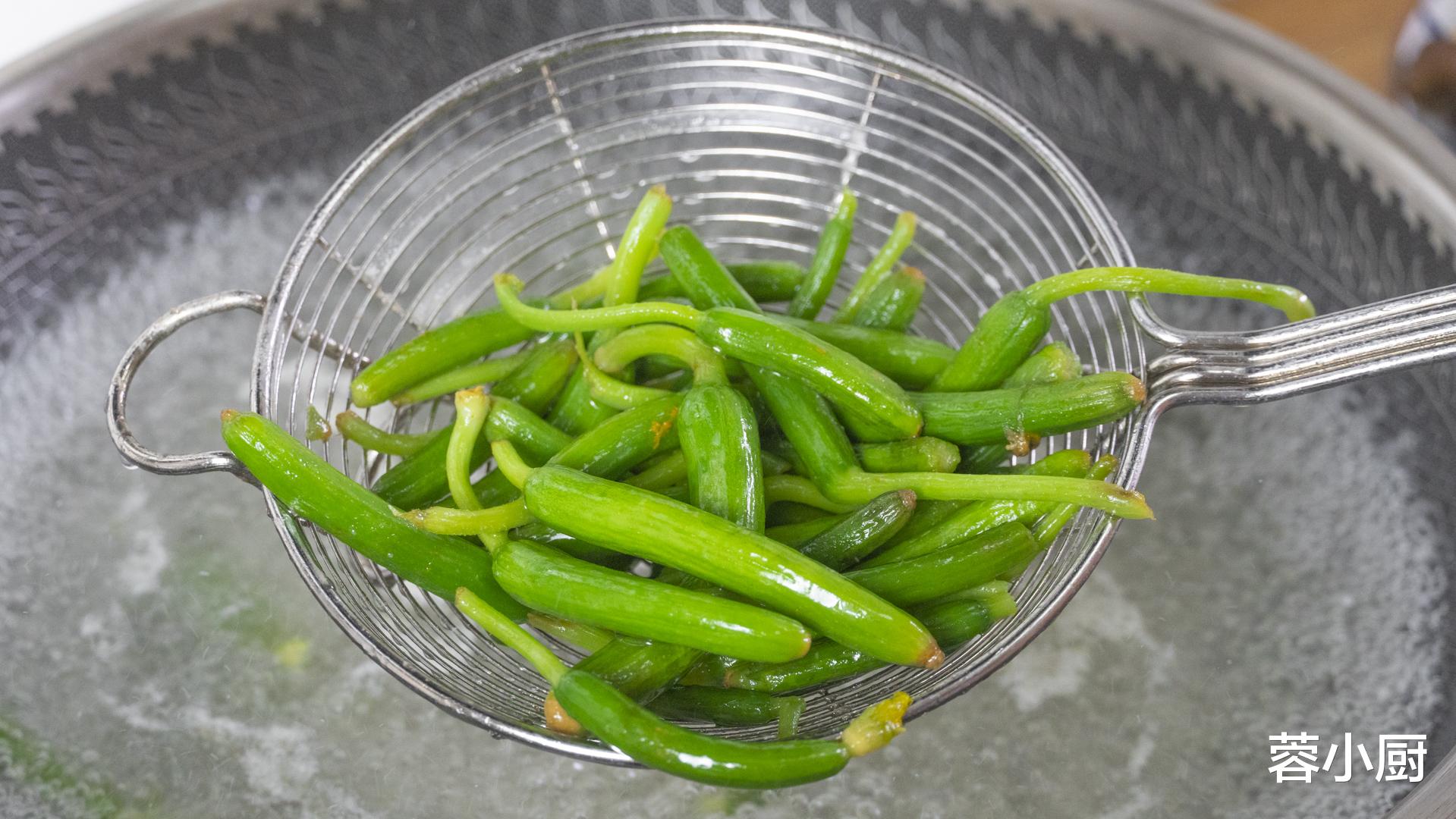 小龙虾|一吃补钙，二吃强免疫，三吃养血，7月使劲吃，简单一拌就上桌