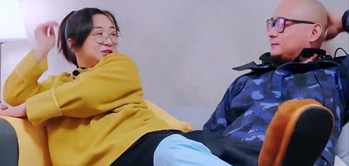 傅首尔与刘毅离婚后,立马官宣新身份,网友难怪男方要离婚的