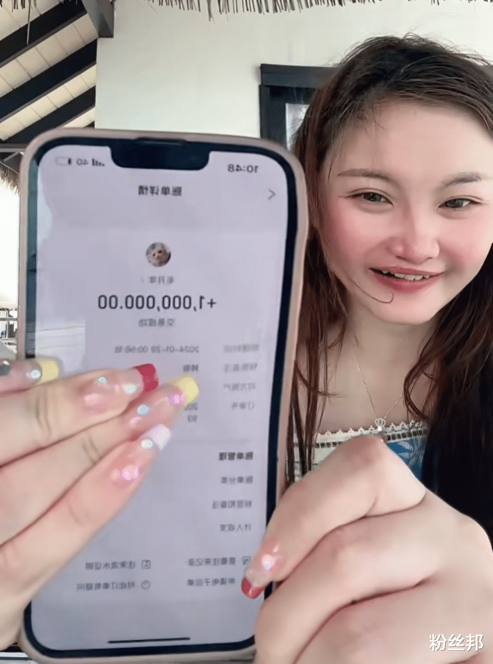 网红猫妹妹奖励年终奖,给助理转账100万,远超一线明星助理收入