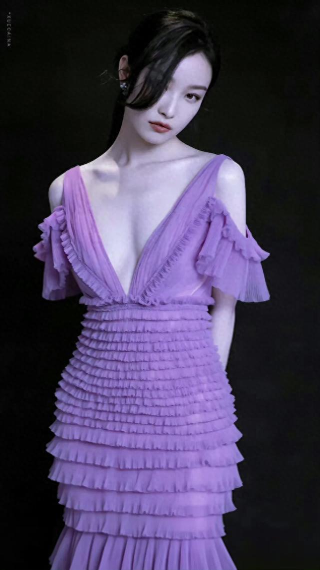 倪妮写真——尝尽人间疾苦,还要拼命留下温柔。